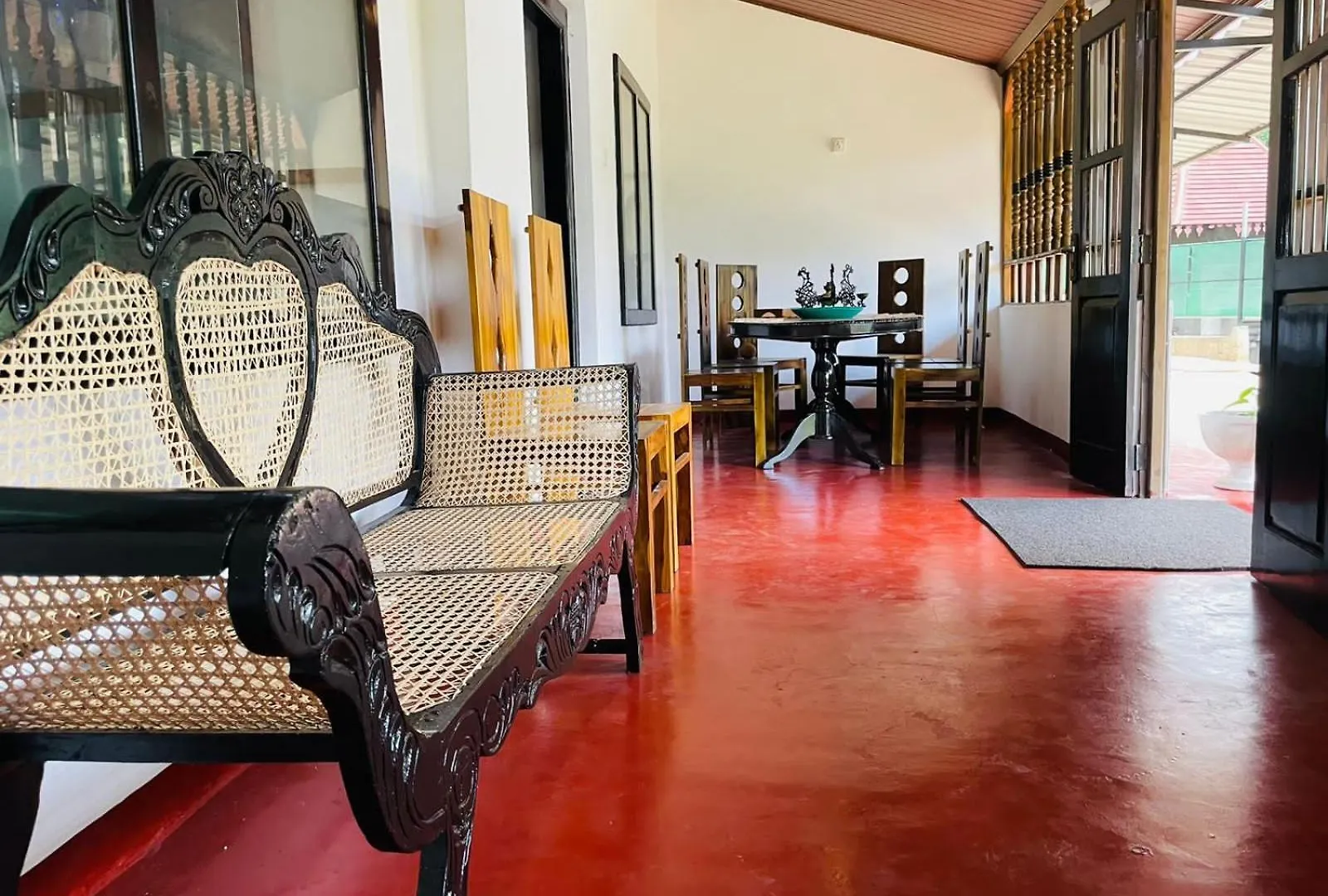 Lake Classical Guest House كاندي