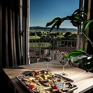 https://the-view-of-montpeyroux.hotels-rhonealpes.com